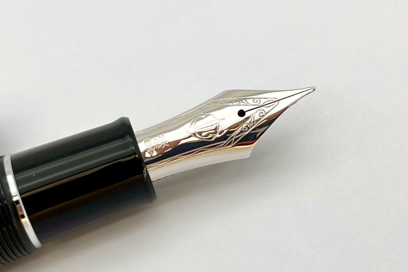 SailorKingofPensEboniteBlackRhodiumTrimFPNewNibLogo_L